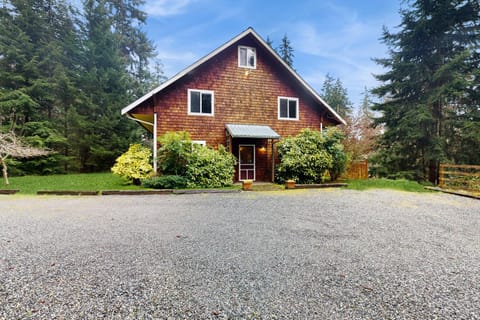 Goss Lake Getaway House in Camano Island