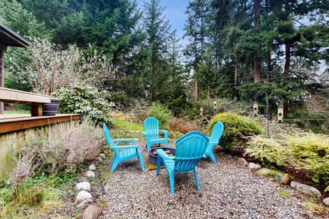 Goss Lake Getaway House in Camano Island