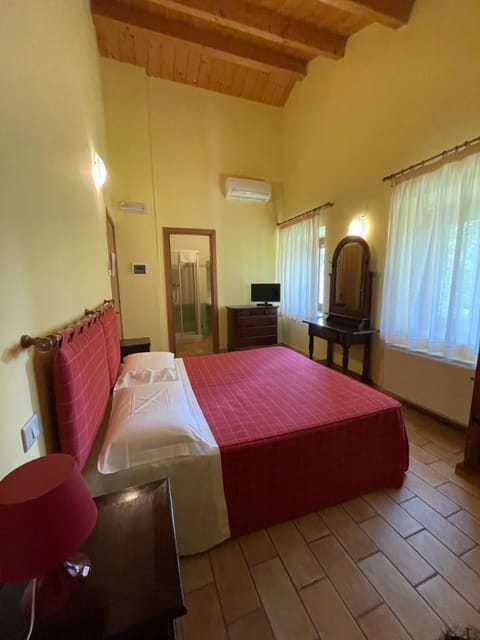 Taverna dei Guelfi Farm Stay in Senigallia