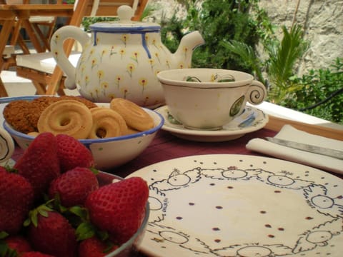 Photo of the whole room, Breakfast