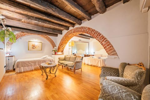 Bed, Living room, Photo of the whole room, Seating area, Bedroom