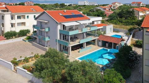 Property building, Neighbourhood, Bird's eye view, Swimming pool