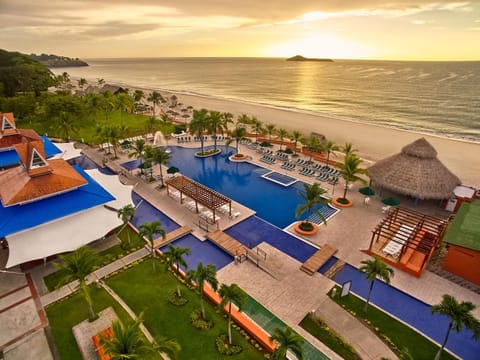 Day, Natural landscape, Bird's eye view, Floor plan, Beach, Pool view, Sea view, Swimming pool, sunbed