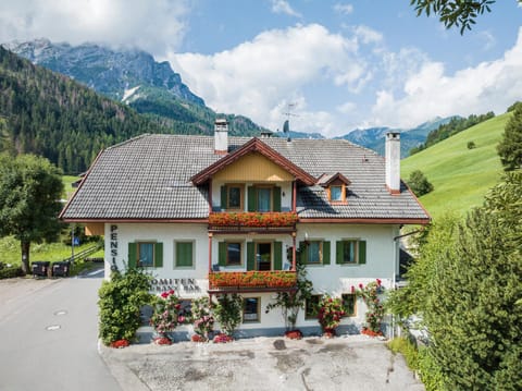 Gasthof Albergo Dolomiten Inn in Prags