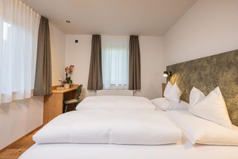 Gasthof Albergo Dolomiten Inn in Prags