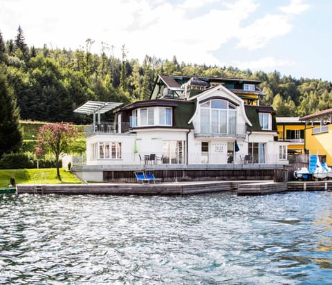 Property building, Neighbourhood, Balcony/Terrace, Lake view