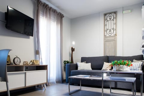 Photo of the whole room, Decorative detail, City view, Mountain view, Sea view, Street view, Quiet street view