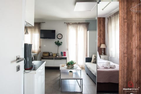 Bed, TV and multimedia, Living room, Photo of the whole room