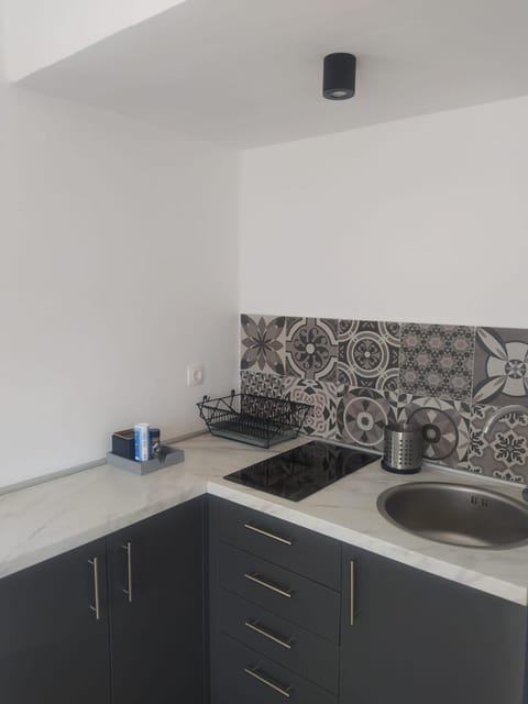 Kitchen or kitchenette, stove