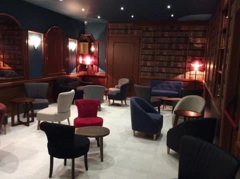 Communal lounge/ TV room, Library