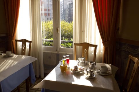 Restaurant/places to eat, Food and drinks