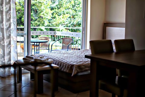 Bed, Balcony/Terrace, Photo of the whole room, cot, bunk bed