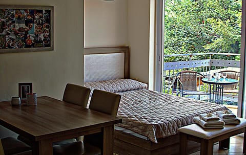 Bed, Day, Photo of the whole room, cot, bunk bed