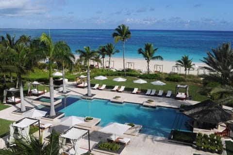 Day, Pool view