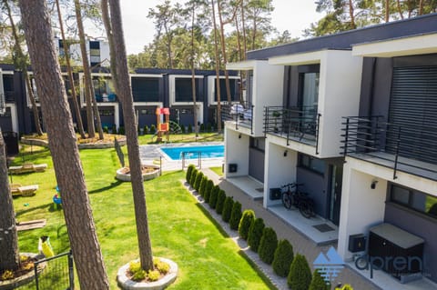 Property building, Patio, Facade/entrance, Day, Bird's eye view, Children play ground, Garden, Floor plan, On site, Pool view, Swimming pool