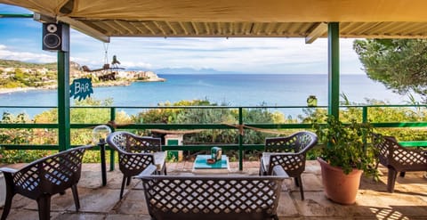 Property building, Restaurant/places to eat, Natural landscape, Balcony/Terrace, Sea view