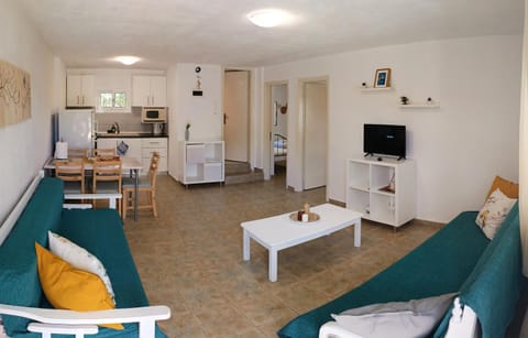 Kitchen or kitchenette, Living room, Seating area