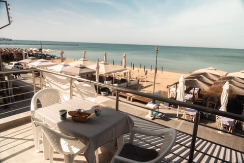 Restaurant/places to eat, View (from property/room), Beach