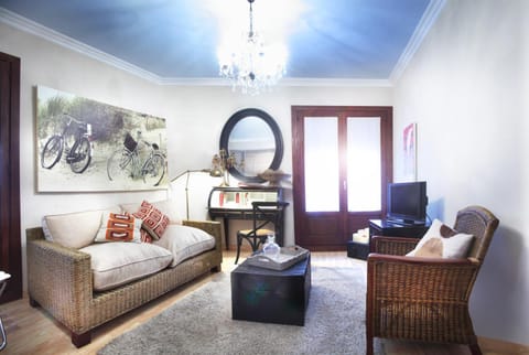 Living room, Photo of the whole room