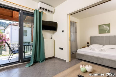 Photo of the whole room, Bedroom