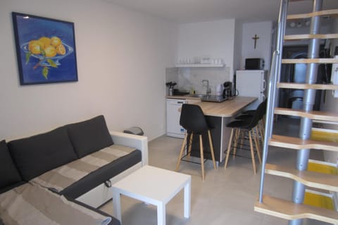 Living room, Seating area, Dining area, Communal kitchen