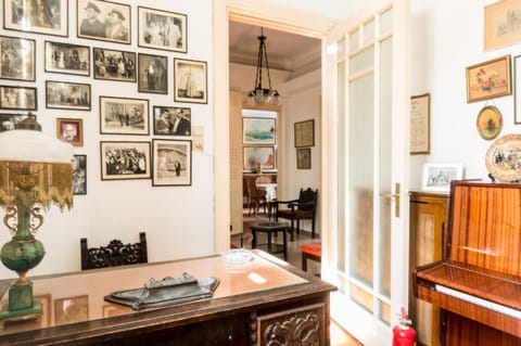 Photo of the whole room, Area and facilities