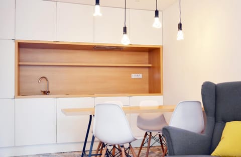 Kitchen or kitchenette, Dining area