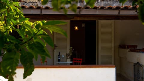 Property building, Patio, Balcony/Terrace