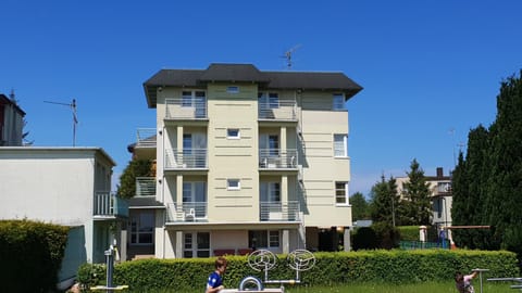 Property building, Garden, Cycling