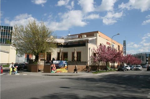 Facade/entrance