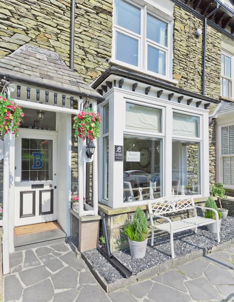 Property building, Patio, Facade/entrance