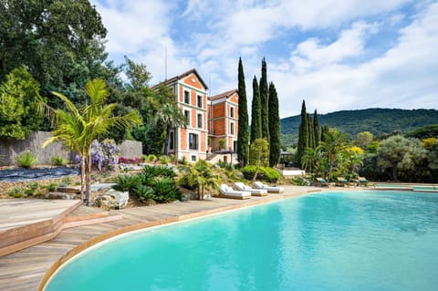 Property building, Balcony/Terrace, Swimming pool