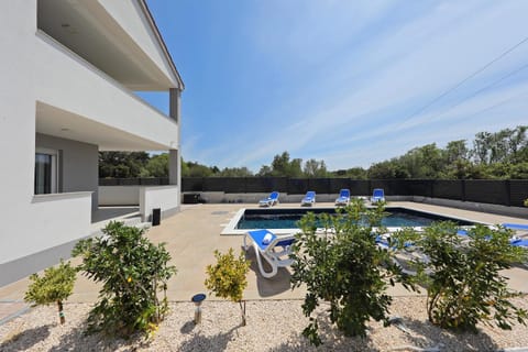 Pool view, Swimming pool