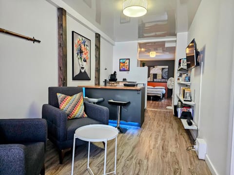 TV and multimedia, Kitchen or kitchenette, Living room