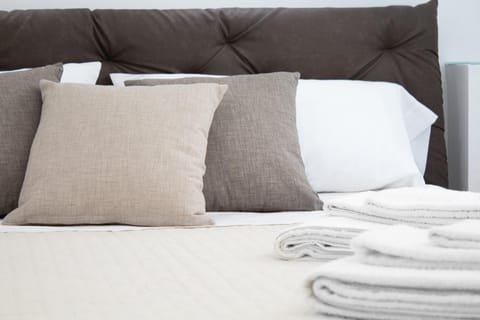 Bed, Bedroom, towels