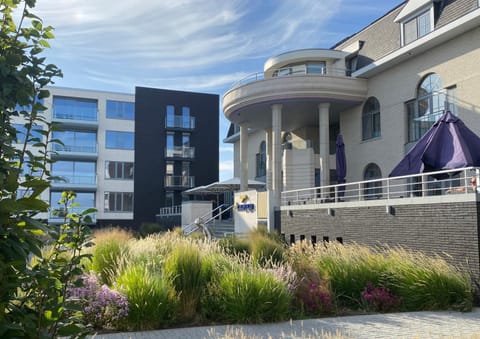 Property building, Day