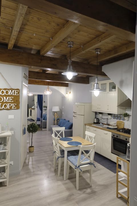 Kitchen or kitchenette, Seating area, Dining area