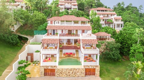Property building, Day, Garden, Swimming pool