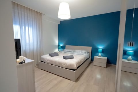 Property building, Bed, Bedroom, wardrobe