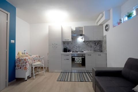 Property building, Kitchen or kitchenette, kitchen, kitchen