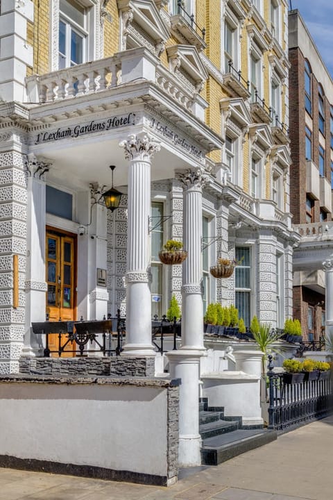 Property building, Day