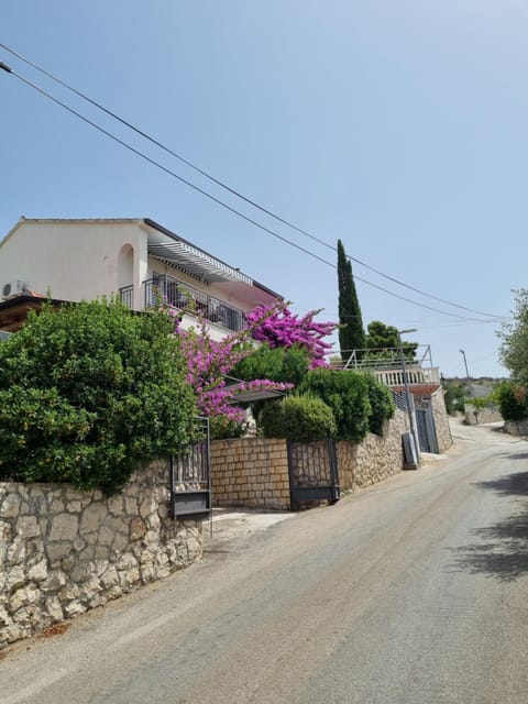 Apartmani Anna Apartment in Okrug Gornji