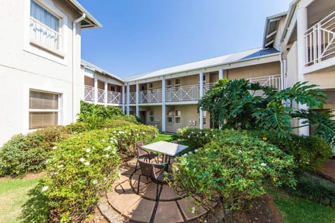 Facade/entrance, Garden, On site, young children, older children, group of guests, Family