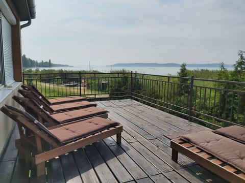 View (from property/room), Balcony/Terrace, Lake view