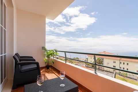 View (from property/room), Balcony/Terrace, Sea view