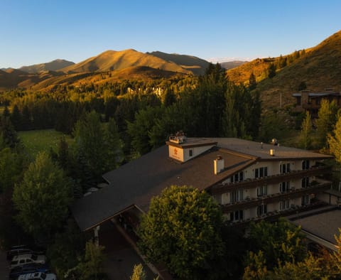 Property building, Spring, Day, Natural landscape, Bird's eye view, Mountain view