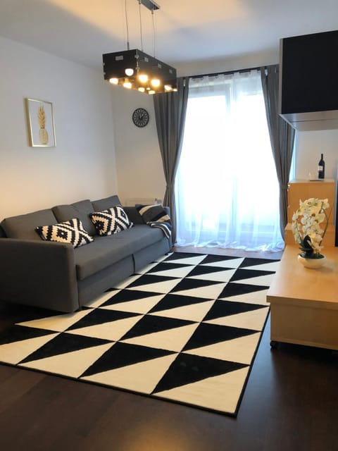 Bed, Living room, Photo of the whole room, Seating area, Bedroom