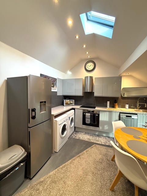 Kitchen or kitchenette, Dining area, dishwasher, oven, stove, toaster, washing machine, dryer