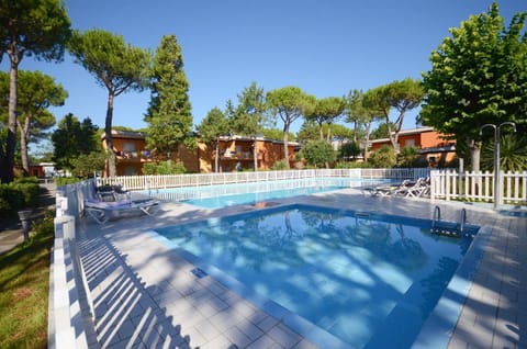 Pool view, Swimming pool, sunbed