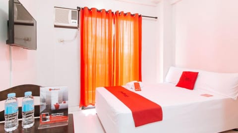 Bed, TV and multimedia, Bedroom
